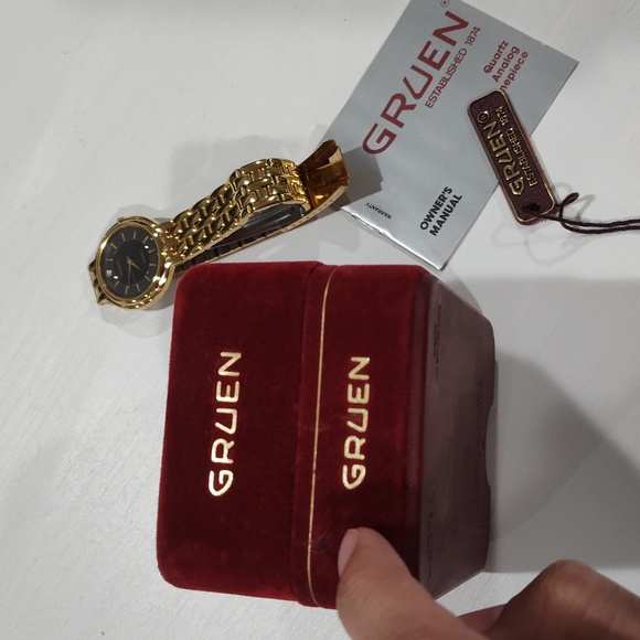 Gruen Women's Watch with Genuine Diamond - Picture 9 of 11